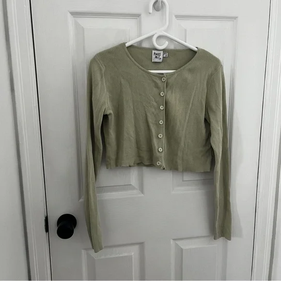 Cropped Button Up - Picture 2 of 3